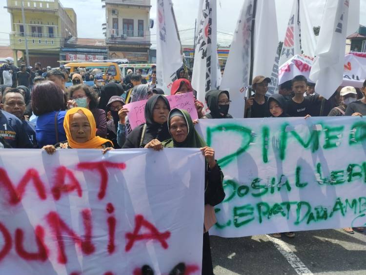 Relawan Bobby Nasution Unjuk Rasa di Polda Sumut
