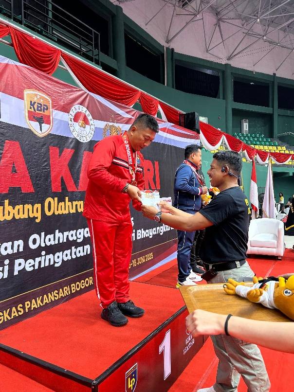 Tim Karate Polda Sumut Raih Juara Umum di Kejuaraan PON POLRI Piala Kapolri 2025