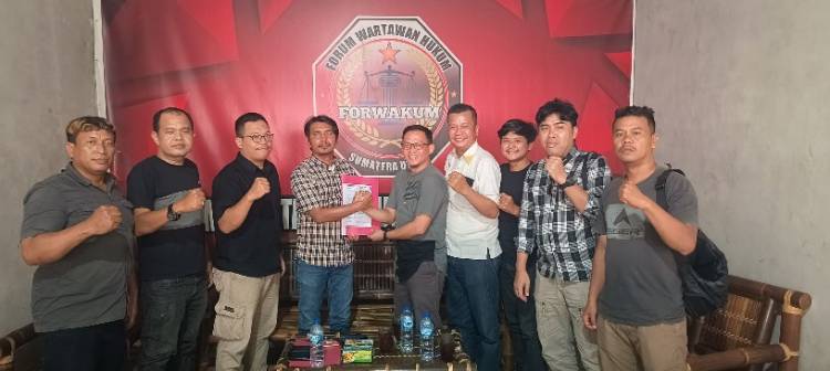 Aris Rinaldi Nasution Serahkan SK Pengurus Forwakum Sergai Periode 2025&ndash;2028