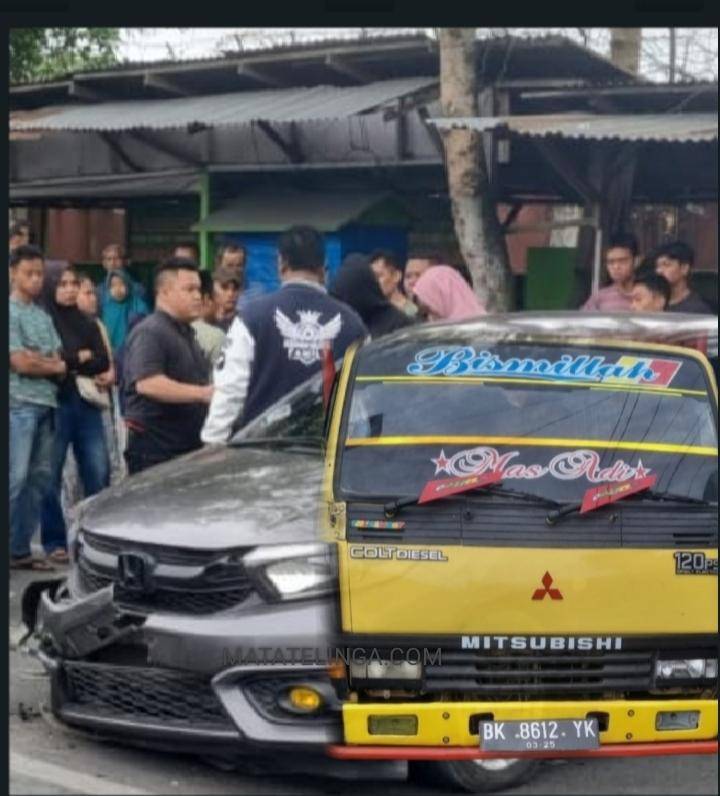 Diduga Usai Konsumsi Narkoba, Pengemudi Honda Brio Hantan Truck