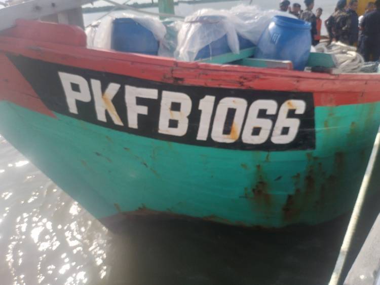 Kapal patroli PSDKP Belawan Tangkap Kapal Ikan Malaysia