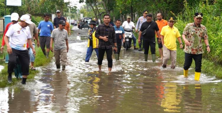 Tinjau Titik Rawan Banjir disirantau, Walikota Tanjungbalai Rencanakan Normalisasi Sungai Sijambi