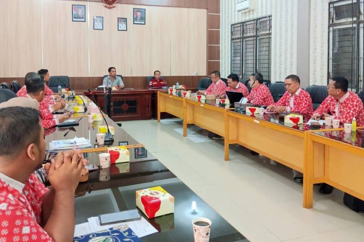 Rapat Penetapan Calon Penerima BLT DBH-CHT TA 2025, Plt Kadinsos Soroti Kesesuaian Data Antar Wilayah