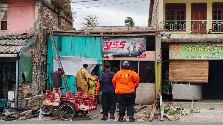Angin Kencang Terpa Sibolangit, Camat :  Tiga atap Rumah Warga Rusak
