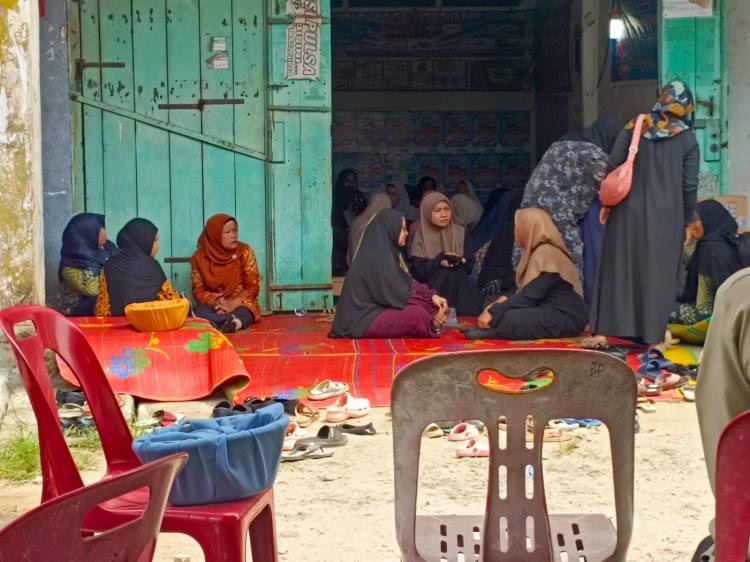 Tangis Haru Keluarga Iringi Pemakaman Guru Korban Tewas Laka Maut Kereta Api