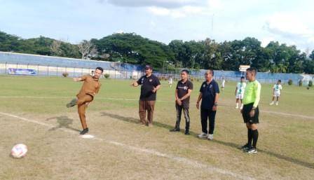 Turnamen Sepak Bola Soeratin U-13 dan U-15 Dimulai, Bupati Labuhanbatu: Jaga Sportivitas
