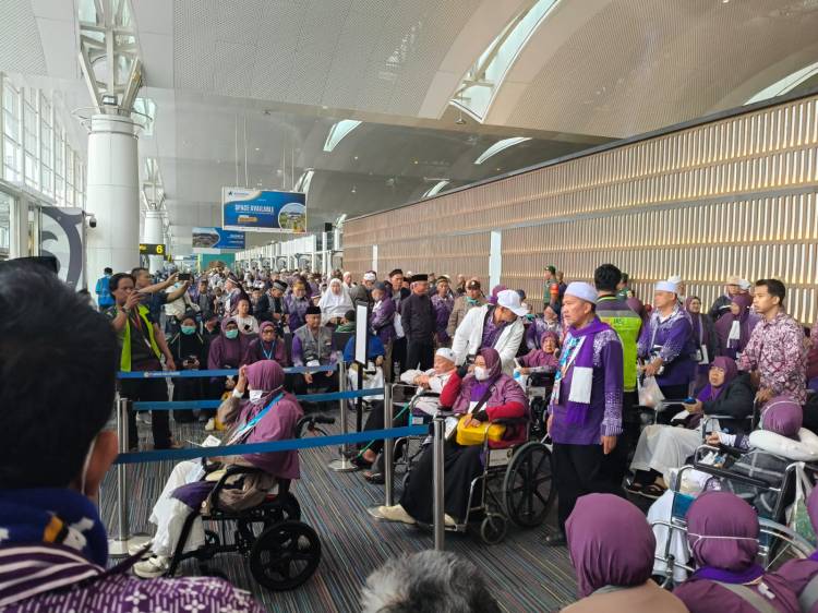 Polda Sumut Kawal Ketat Pemberangkatan Kembali 442 Jemaah Haji dari Bandara Kualanamu Pasca Ancaman Bom