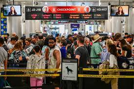 Donald Trump Umumkan Pembatalan Program Visa Untuk Tujuh Negara