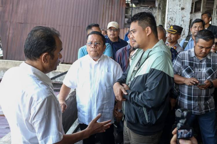 Didampingi Wali Kota Wesly Silalahi, Gubsu Bobby Tinjau Gedung IV Pasar Horas,