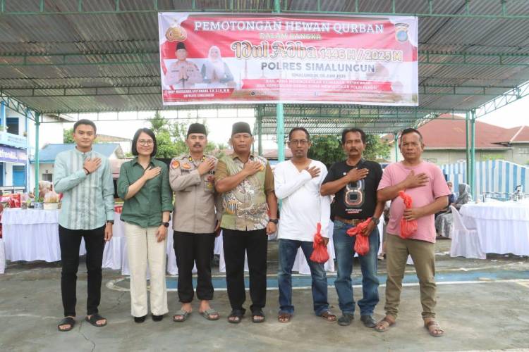 Polres Simalungun Gelar Penyerahan dan Pemotongan 17 Hewan Kurban