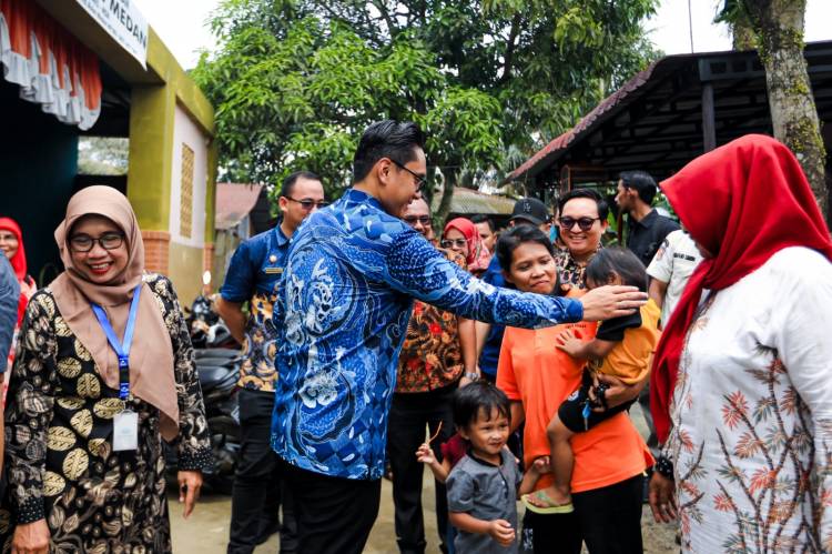 Rico Waas: Akan Segera Diperbaiki Jalan Dan Lampu Penerangan
