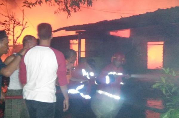Warga Kebun Lada Barak Sinabung 'Panik', Lihat Api Berkobar