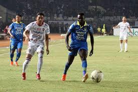 Arema FC Telanjangi Persib Bandung di Stadion Kanjuruhan