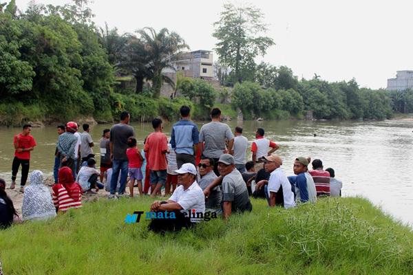 Korban Hanyut Aliran Sungai Silau Belum Ditemukan, Keluarga Lakukan Hal Ini
