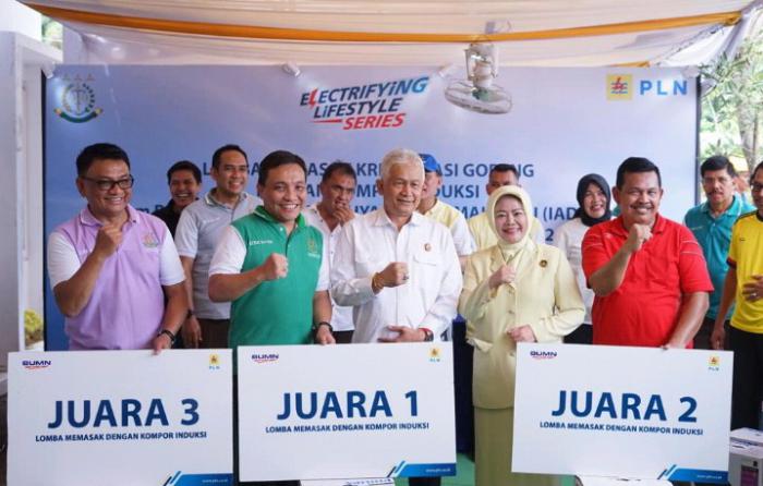 Asintel Leo Simanjuntak Juara Lomba Masak Nasi Goreng
