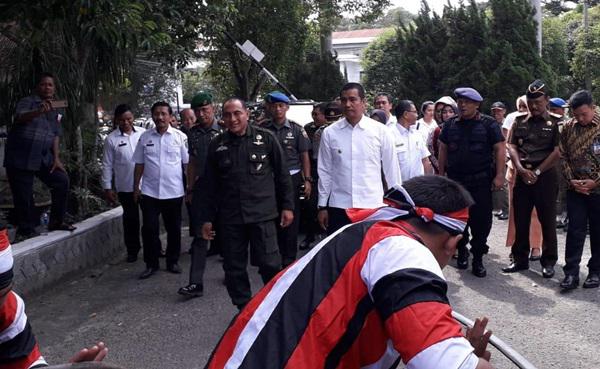 Tari Tortor Sambut Kunker Gubsu di Siantar