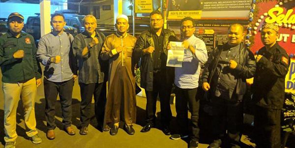 Ada - ada Saja Tingkah Wanita Ini, Bawa Anjing ke Masjid