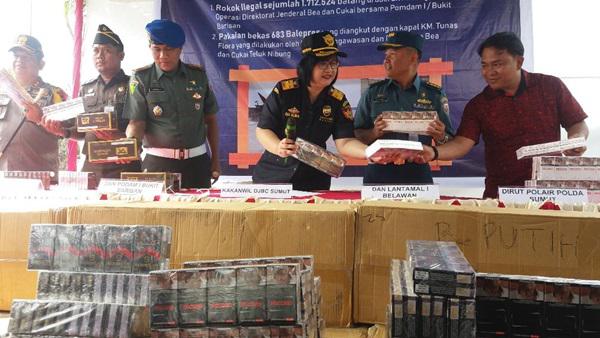 Penyeludupan Ratusan Bal Pakaian Bekas dan Rokok Ilegal Digagalkan