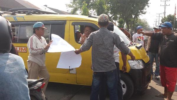 Parbetor di Belawan Protes Angkot Lewati Rute Jalan Kecil