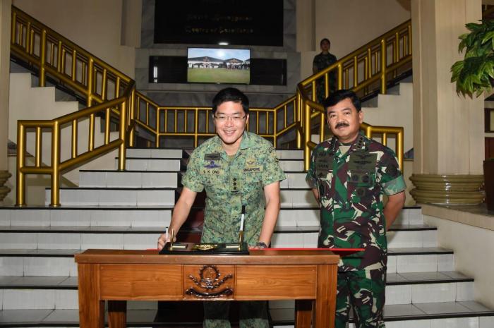 Panglima TNI Bersama Pangab Singapura Pimpin Sidang CARM Indosin HLC Ke-22 di Bandung
