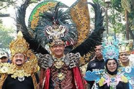 Hadiri Pergelaran ASEAN di Solo Batik Carnival, Ganjar Pranowo Curi Perhatian