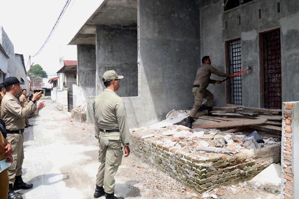 Pemko Medan Tertibkan Bangunan Tanpa IMB di Medan Area