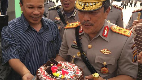 Usai Tabur Bunga di TMP, Kapolda Sumut Tak  Menyangka Dapat Kejutan Dari Wartawan, Begini Reaksinya
