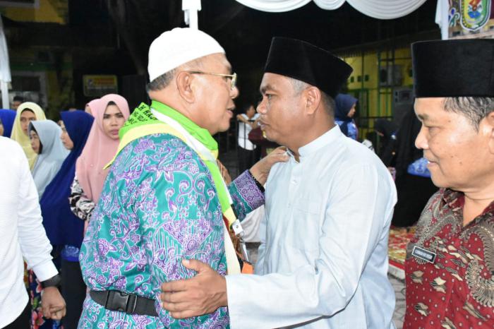 Wabup Lepas  Jama'ah Calon Haji Kabupaten Serdang Bedagai Tahun 2019