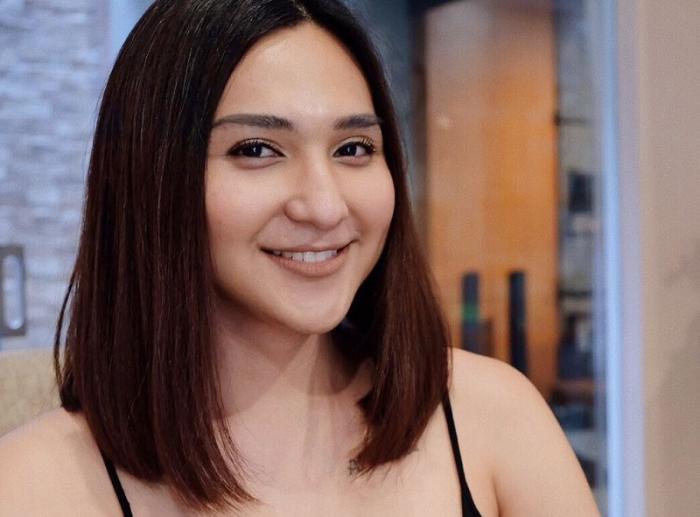 Dilamar Pria Bule, Tahun Depan Dena Rachman Bakal Menikah