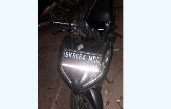 Perampok Menyaru Debt Colector Beraksi Pecahkan Kaca Mobil Konsumen