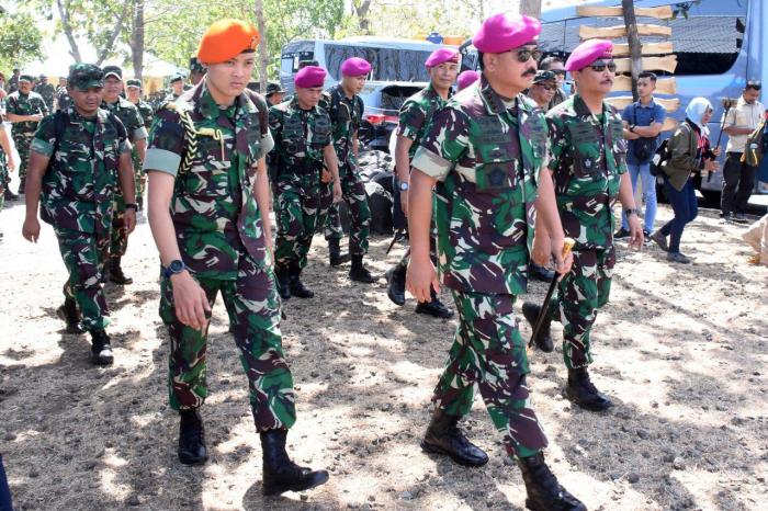 Panglima TNI Saksikan Latihan Puncak TNI AL Armada Jaya XXXVII Tahun 2019 di Pantai Banongan