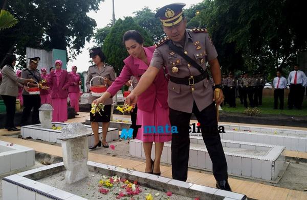 Peringati HUT ke 73 Bhayangkara, Kapolres Asahan Ziarah Ke TMP Kisaran
