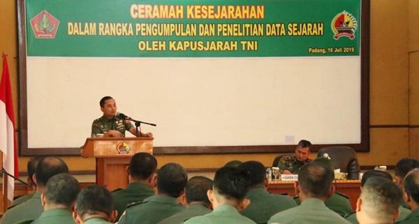 Kepala Pusat Sejarah TNI Kunjungi Korem 032/Wirabraja