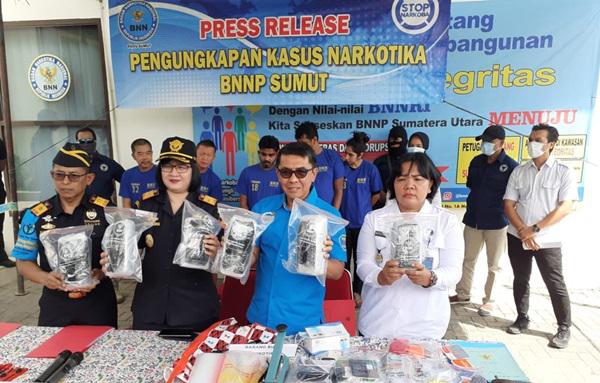 Seludupkan Sabu 6 Kg, Dua Warga Malaysia Diciduk di Tengah Perairan Sumatera Utara