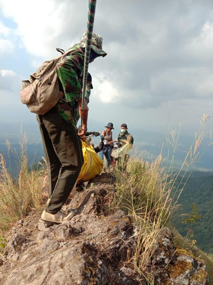 Yonif Raider 514/Kostrad Ikut Serta Dalam Misi Kemanusiaan Pencarian Korban Hilang di GN Piramid