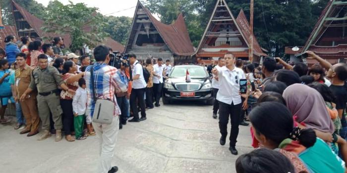 Pangdam I/BB Dampingi Presiden Bagikan 1000 Sertifikat Tanah di Pulau Samosir 