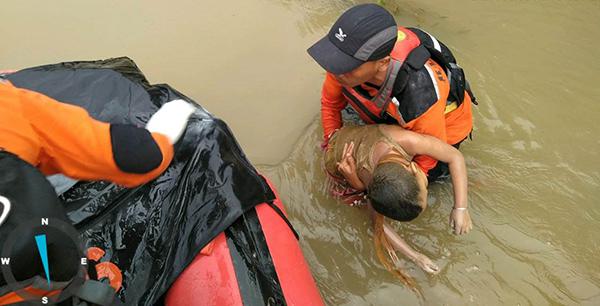 Bocah Hanyut di Sungai, Berhasil di Temukan Tim SAR Medan