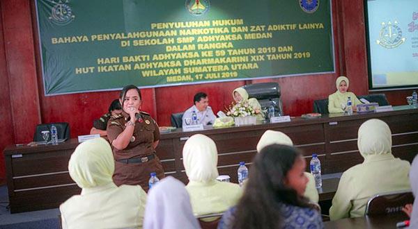 Kejati Sumut dan BNN Provsu Gelar Penyuluhan Hukum di SMP Adhyaksa Medan