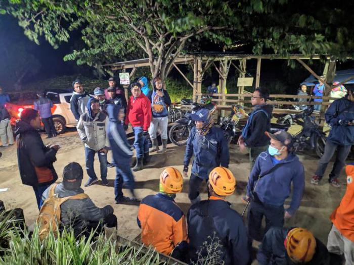 Gunung Panderman Terbakar, Tim BPBD Lakukan Pencarian Pendaki