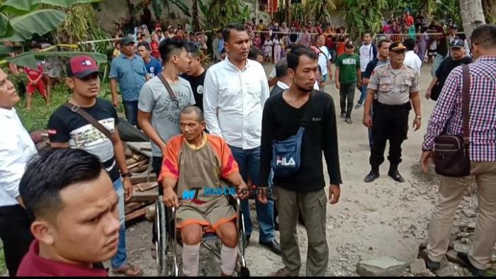 Warga Masyarakat Geram Lihat Wajah Jumasri Tersangka Jumasri Saat Pra Rekontruksi