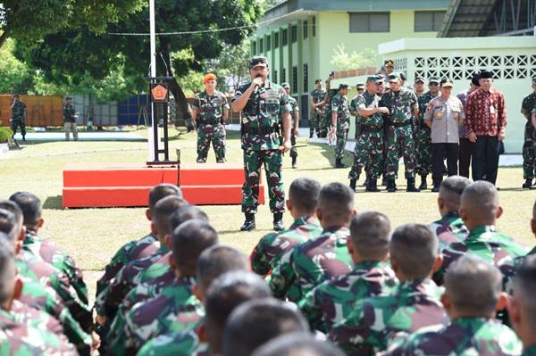 Prajurit TNI di Perbatasan Harus Menyatu dengan Rakyat