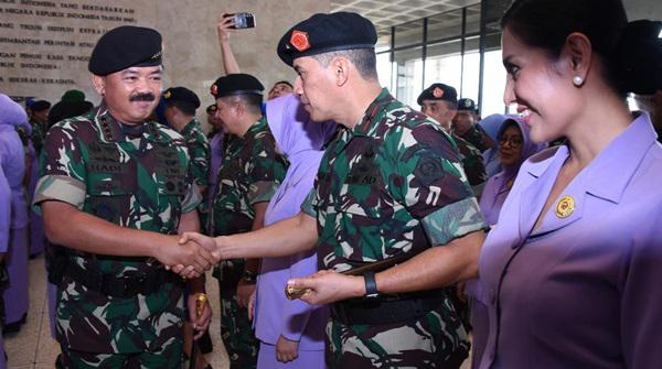57 Pati TNI Sandang Pangkat Baru