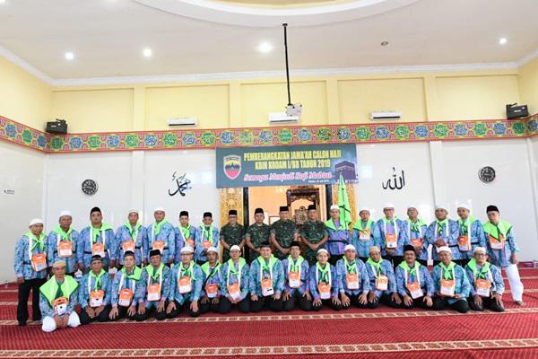 Pangdam Lepas Keberangkatan 73 Orang Calon Haji KBIH Kodam I/BB