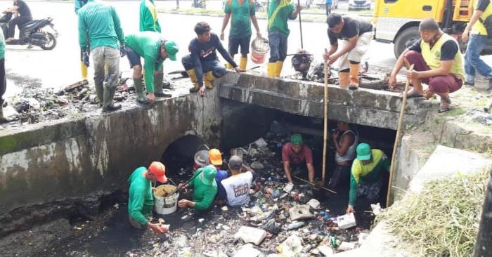 Dinas PU & P3SU Medan Deli Normalisasi Drainase Jalan Krakatau