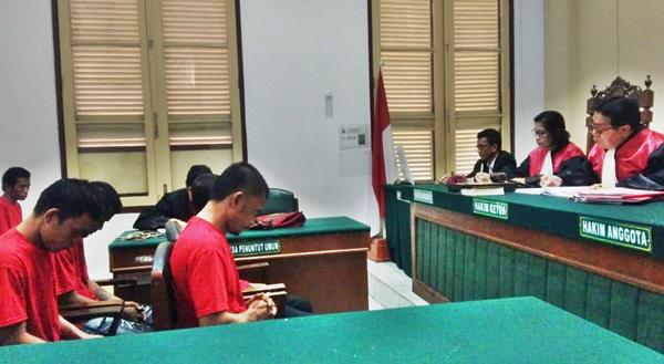 4 Pelaku Penganiayaan dan Penyerangan Loket Bus KBT Dituntut 3,5 Tahun Penjara