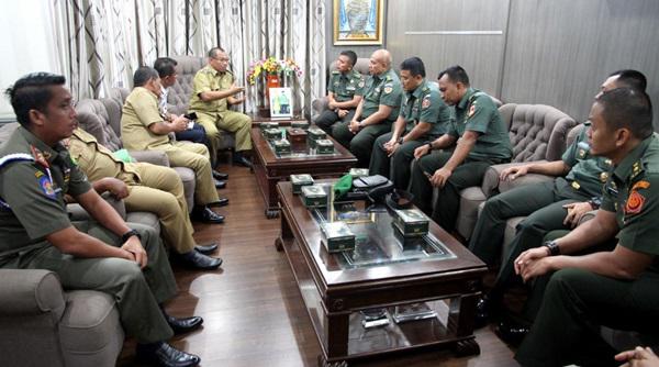 6 Perwira Siswa Seskoad Kunjungi Balai Kota