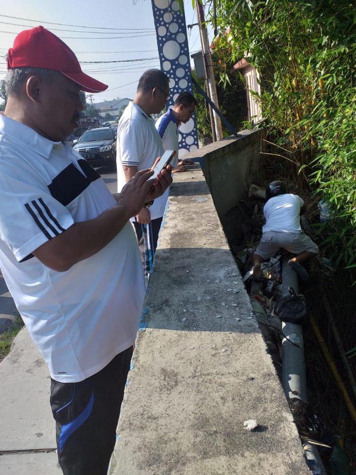 Wakil Wali Kota Tegur & Marahi Warga Yang Kedapatan Buang Sampah Sembarangan
