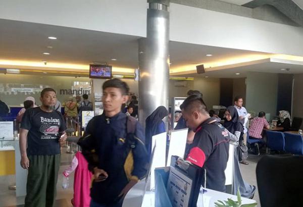 Saldo Kosong, Nasabah Panik dan Datangi Kantor  Bank Mandiri