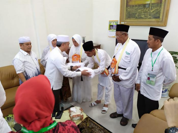 PDAM Tirtanadi Berikan 8.500 Handuk Untuk Jamaah Calon Haji 