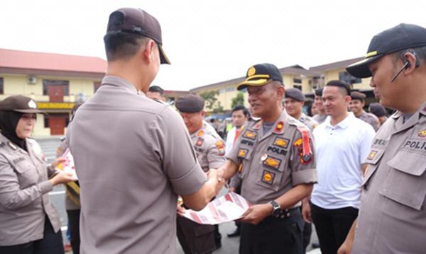  91 Personil Jajaran Polrestabes Medan Peroleh Penghargaan
